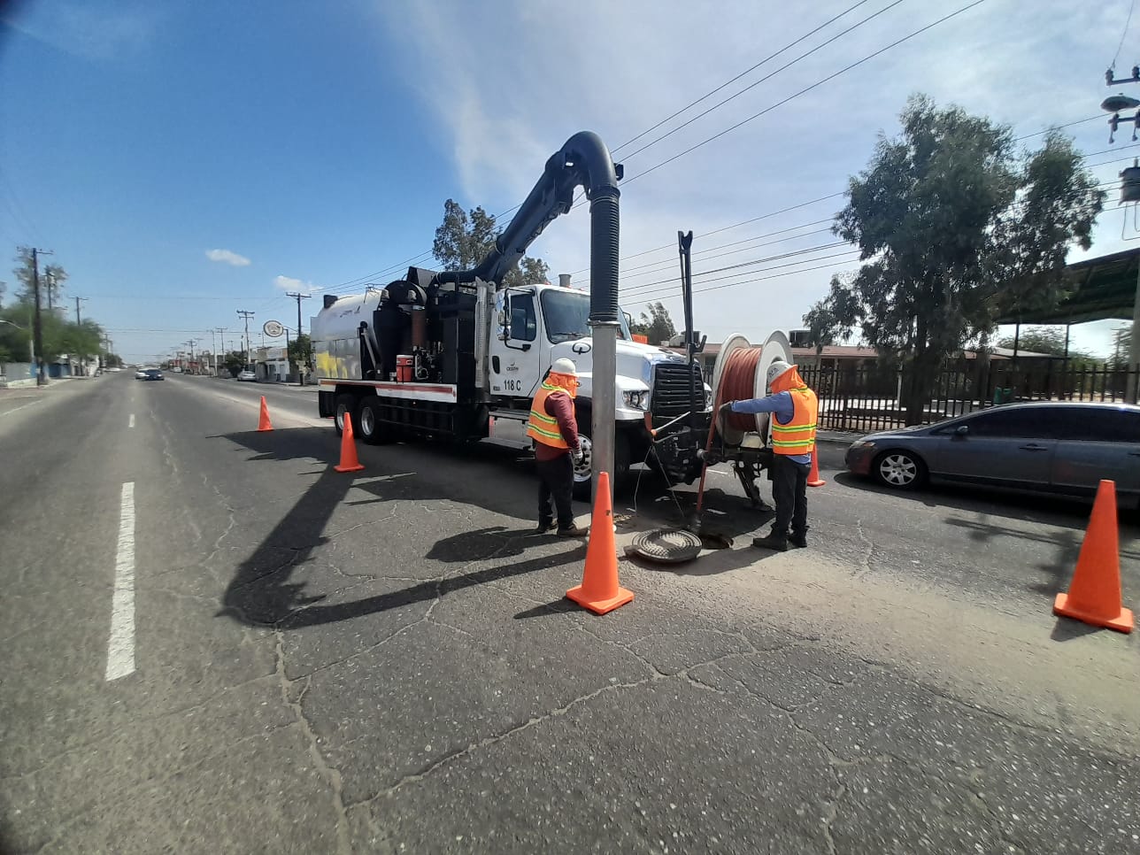 ATIENDE CESPM DESAZOLVE DE LAS LÍNEAS SANITARIAS EN VILLAS DE LA REPÚBLICA