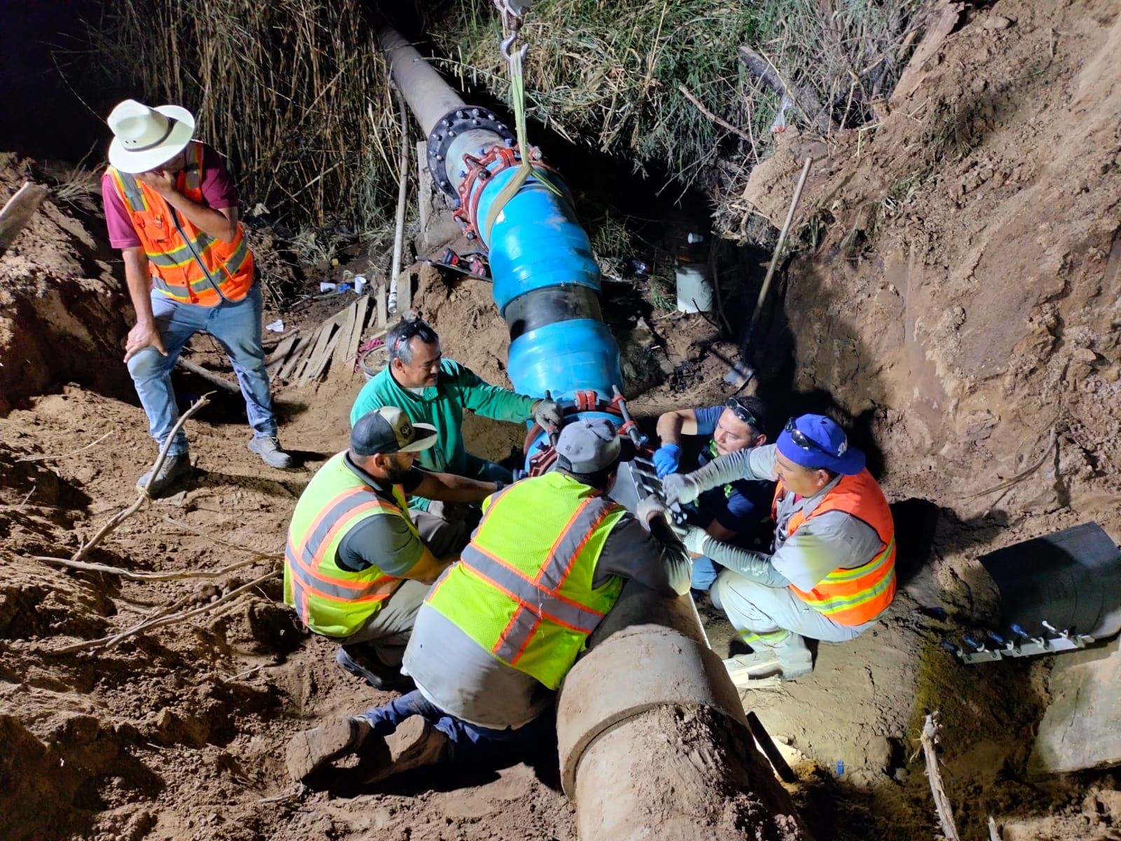 CESPM REPARA FUGA DE AGUAS NEGRAS EN CANAL ÁLAMO, CIUDAD MORELOS  