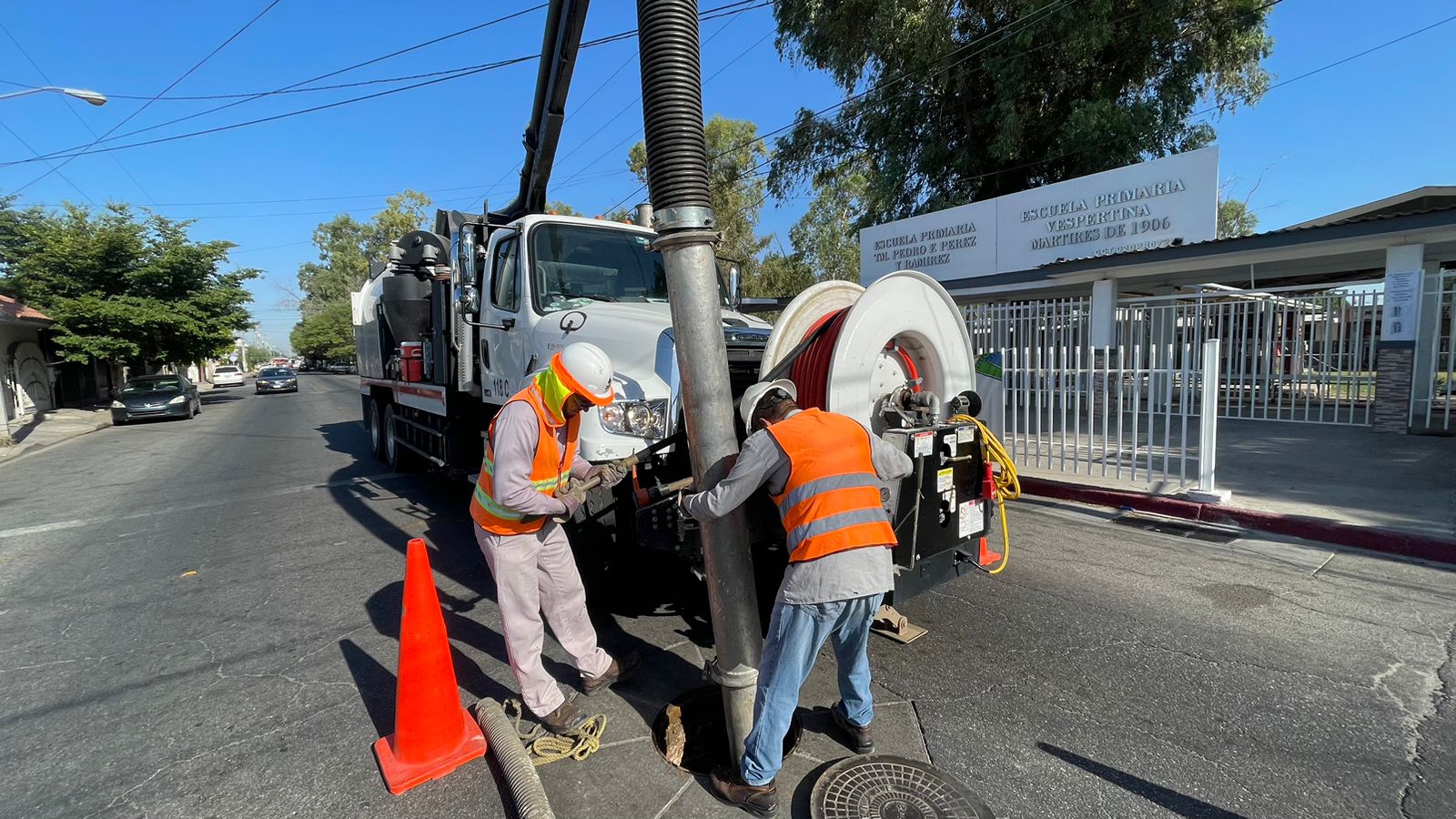 CESPM LLEVA A CABO JORNADA DE DESAZOLVE EN EL FRACCIONAMIENTO HACIENDA DEL REAL 