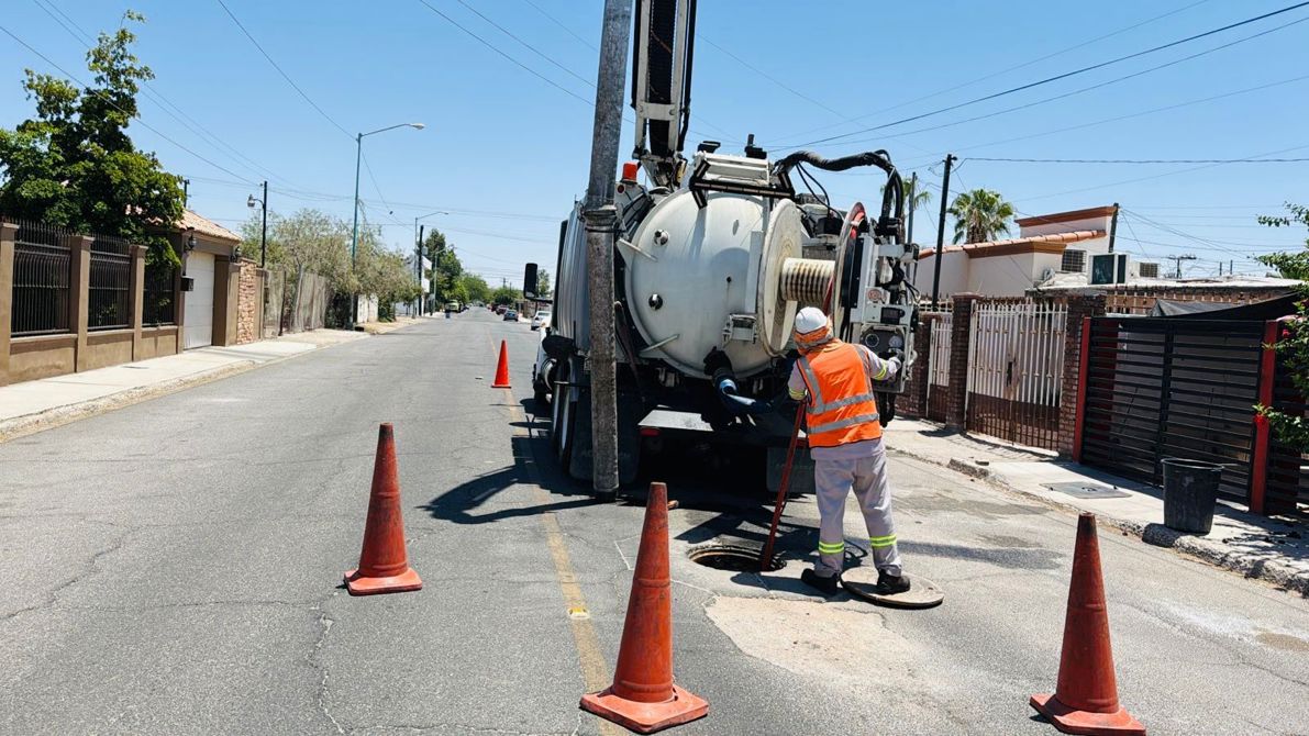 CUADRILLAS DE CESPM REFUERZAN ACCIONES DE LIMPIEZA Y DESAZOLVE EN DISTINTOS PUNTOS DE MEXICALI