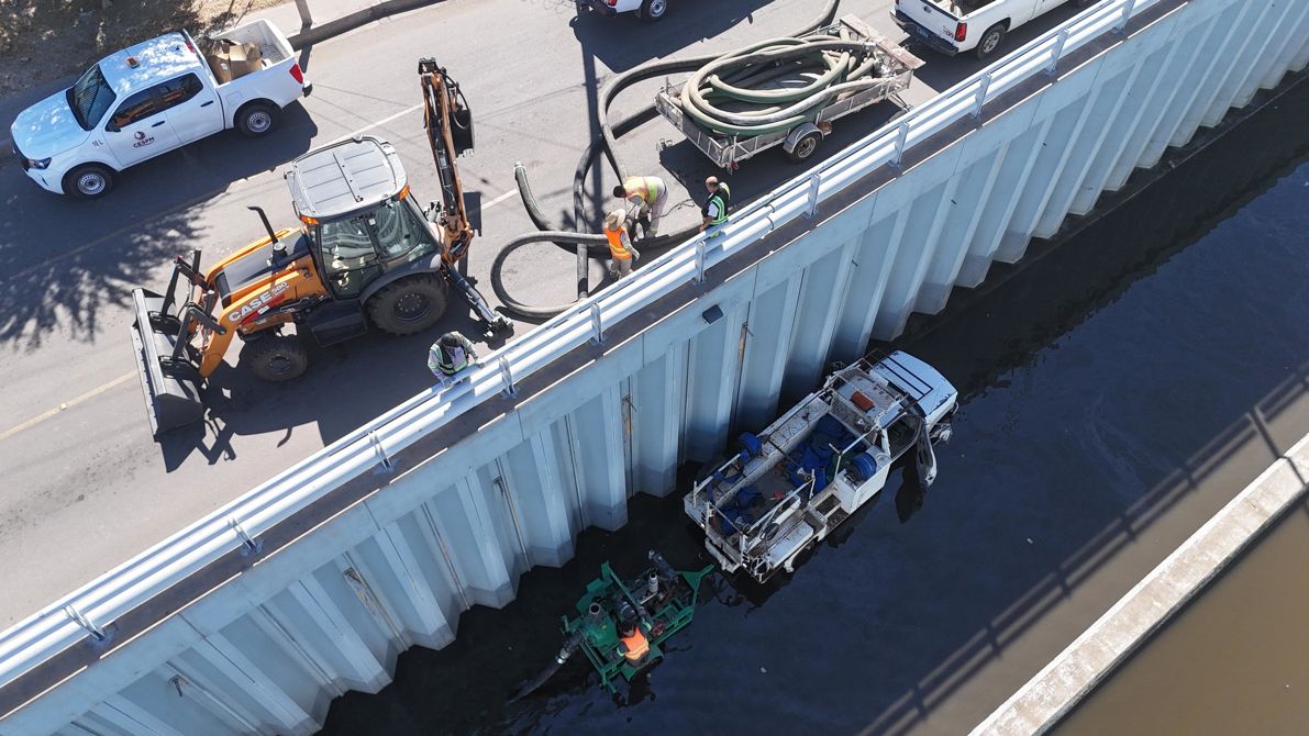 TRABAJA CESPM EN DESAZOLVE DE EJE CENTRAL; INSTALARÁ MOTOBOMBAS PARA RESTABLECER LA CIRCULACIÓN